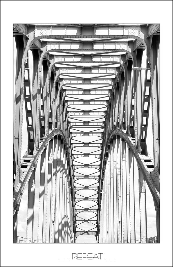 curven, bogen, brugconstructie, IJsselbrug, IJsselbrug Zwolle, IJsselbrug Zwolle afgesloten, lijnen, herhalingen, stalen brugconstructie, symmetrie, symmetrische lijnen, symmetrie foto, Fujifilm XT2