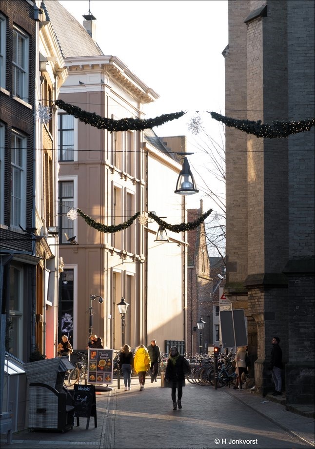 Decemberlicht, December light, laagstande zon, zacht licht, Zwolle, Grote Markt, donkere dagen voor kerst, binnestad Zwolle, Fujifilm XT2, Fujifilm XF 16-55mm F2.8 R Lm Wr, Fotografie, Foto, Photography, Photo