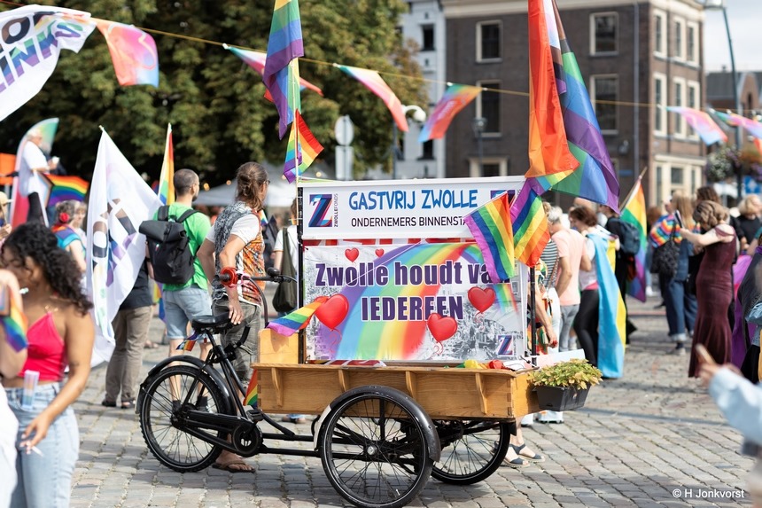 Gay pride, Gay pride Zwolle, LHBTI, Photo, Photography, pride parade, pride parade Zwolle, pride walk, pride walk Zwolle, Zwolle pride, Zwolle pride 2022, Canon eos R, Canon EF 200mm f2L IS USM, Canon EF 85mm f1.2,  